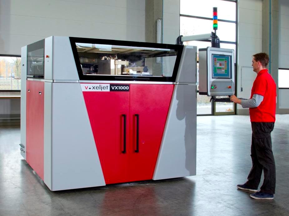 Die VX1000 ist ein High-Performance-3D-Drucker, welcher unterschiedliche Bauteile und Formen produzi...